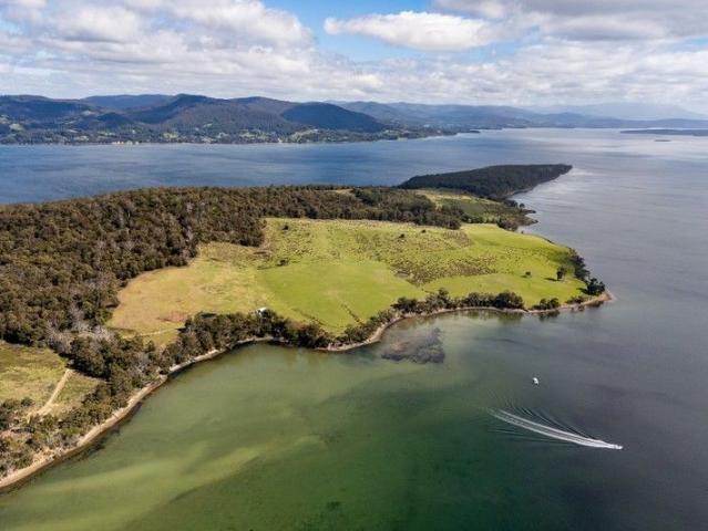 Land for sale in Simpsons Bay, Tasmania