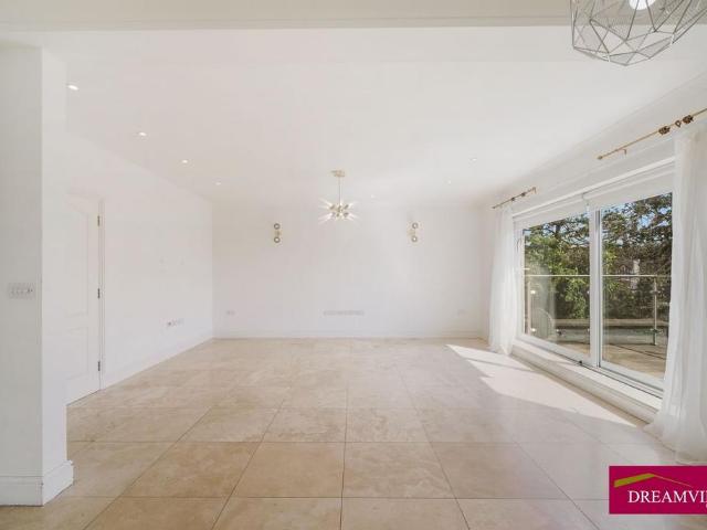 House for rent in Golders Green, Greater London