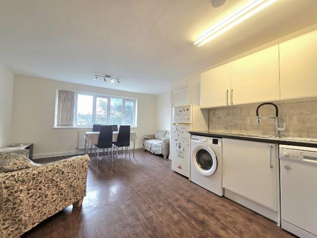 Apartment for rent in Golders Green, Isle Of Man