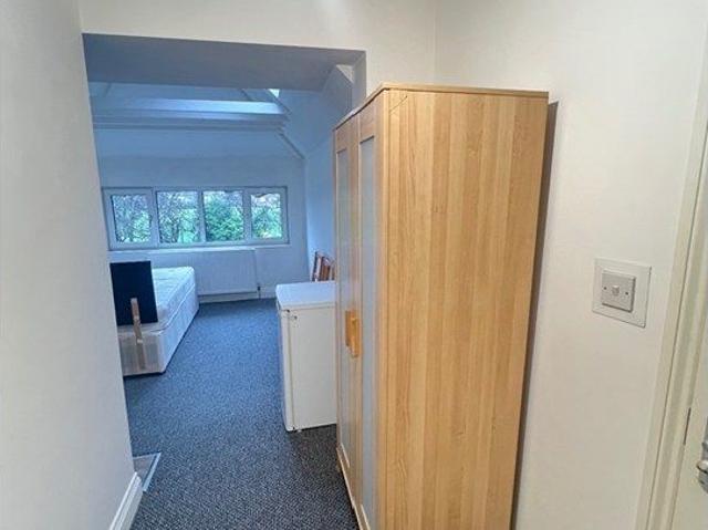 Studio for rent in Golders Green, Isle Of Man