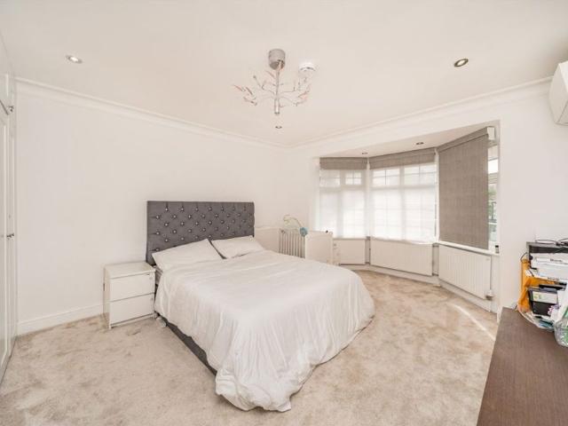 House for rent in Golders Green, Greater London