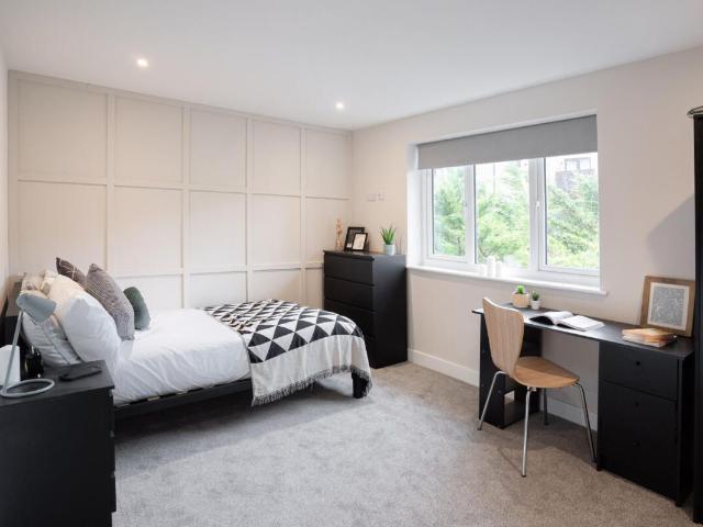 Room for rent in Sleepers' Hill, Hampshire