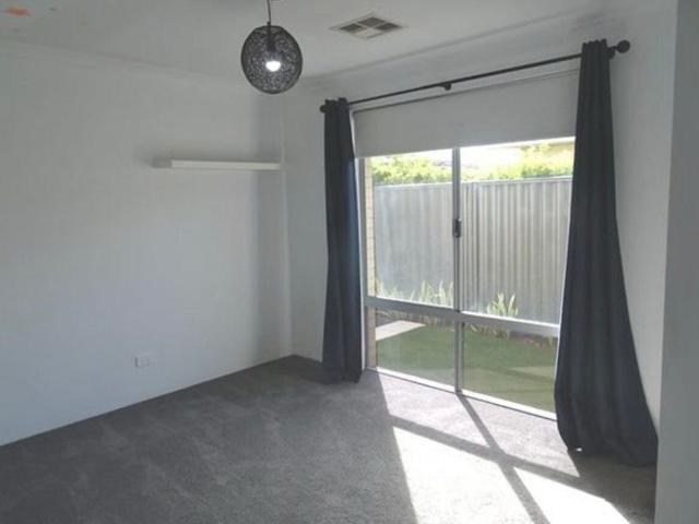 Room for rent in The Vines, Western Australia