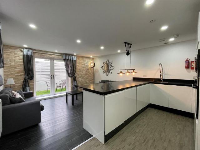 House for rent in Plasnewydd, Falcon Lodge