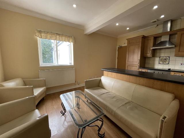 Apartment for rent in Plasnewydd, Falcon Lodge