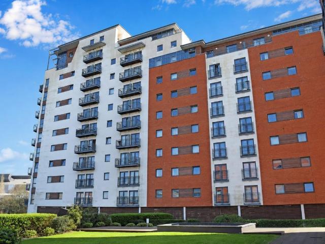 Apartment for rent in Cardiff Bay, Falcon Lodge