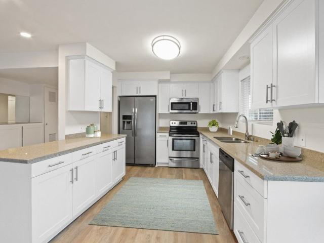 Apartment for rent in Corona Del Mar, California