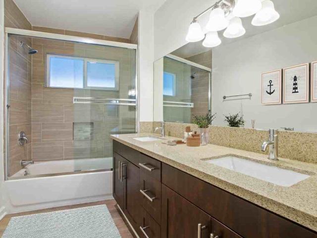Apartment for rent in Corona Del Mar, California