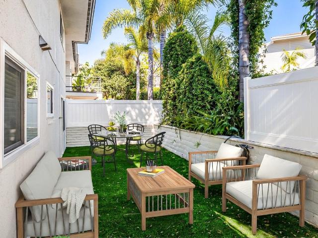 Apartment for rent in Corona Del Mar, California