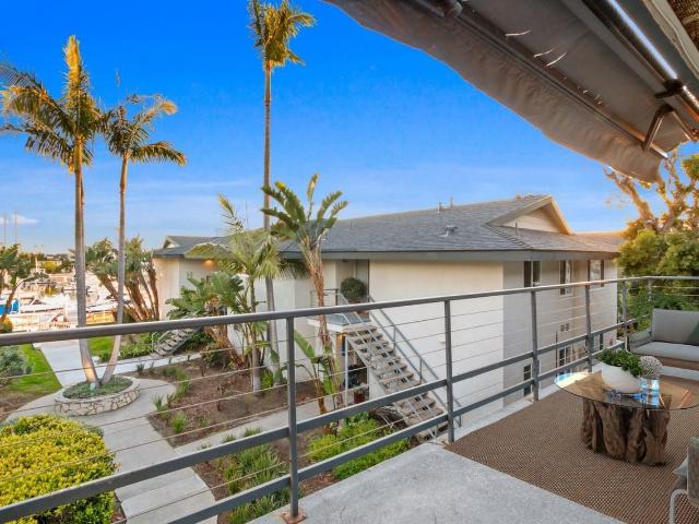 Apartment for rent in Corona Del Mar, California