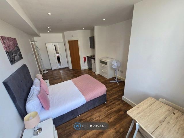 Studio for rent in Joiner's Square, Hanley