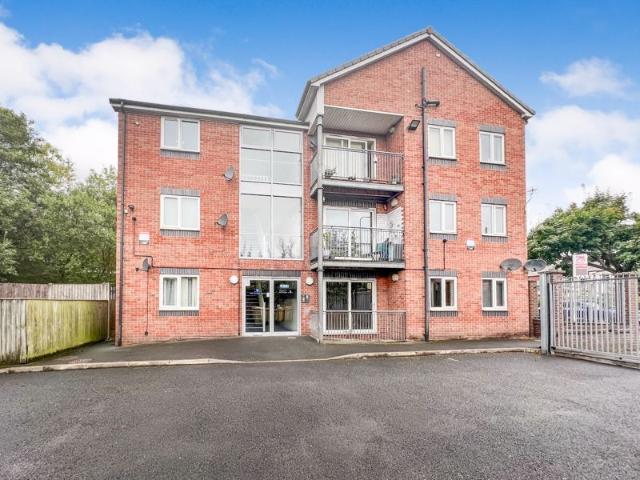 Apartment for rent in Moses Gate, Lee Bank