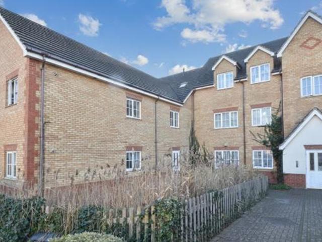 House for sale in Luton