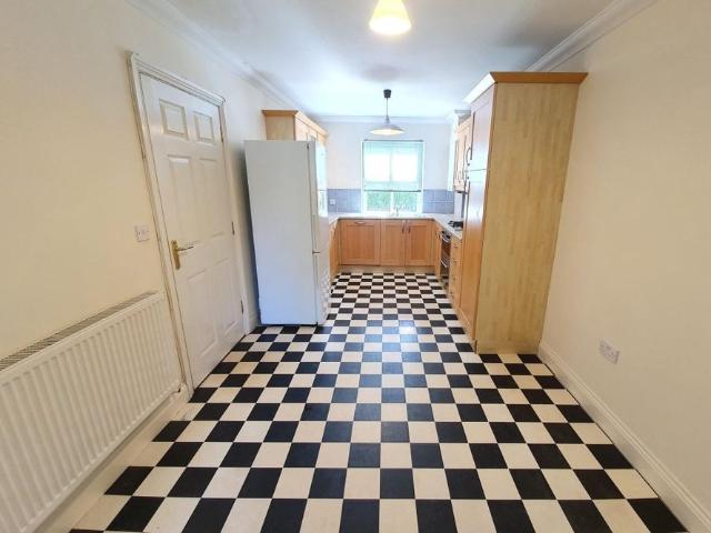 Townhouse for rent in Earlham Rise, East Bank