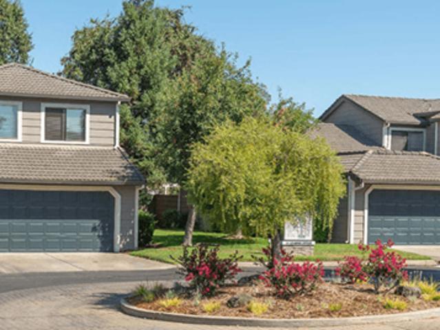Townhouse for rent in Oakdale