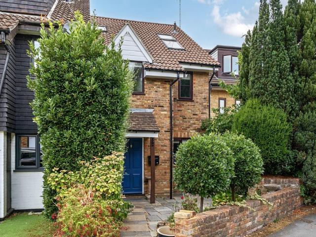 House for rent in Blackhills, Surrey