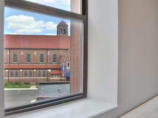 Condo for rent in Troy