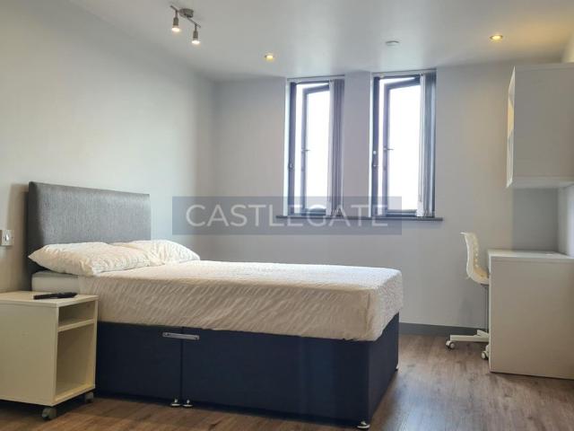 Studio for rent in Highfields, Huddersfield