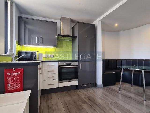Apartment for rent in Springwood, Kirklees