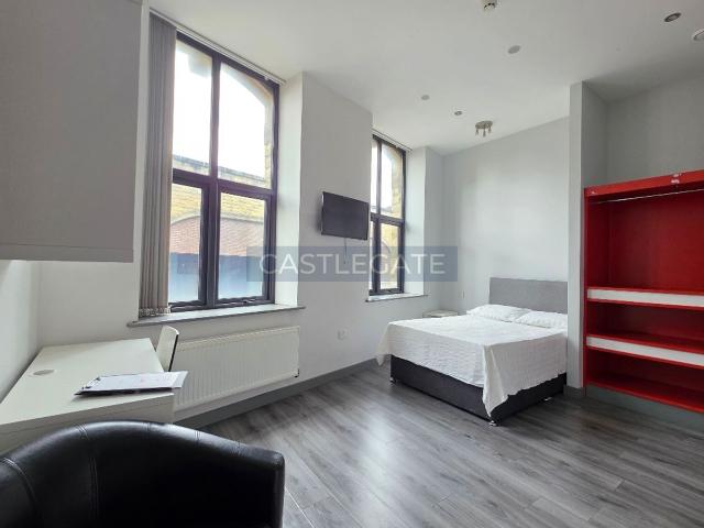 Studio for rent in Highfields, Huddersfield