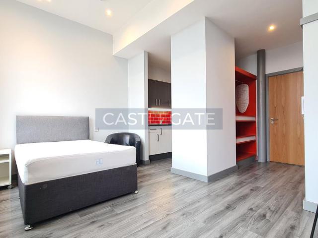 Studio for rent in Highfields, Huddersfield