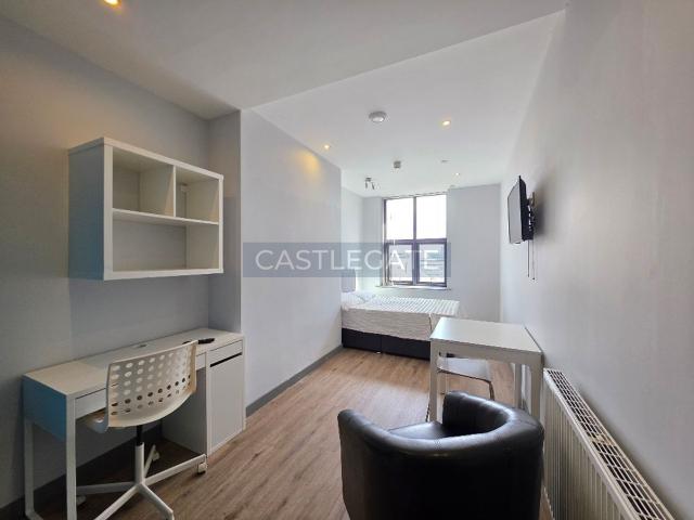 Studio for rent in Highfields, Huddersfield