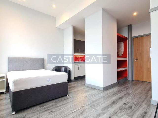 Apartment for rent in Springwood, Kirklees