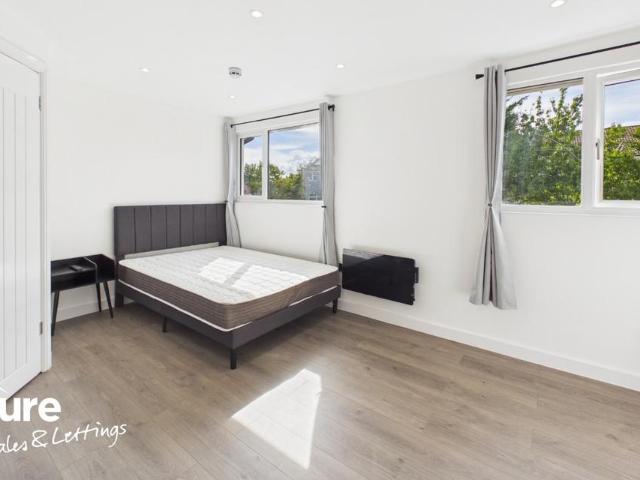 House for rent in Grovehill, Pouchen End