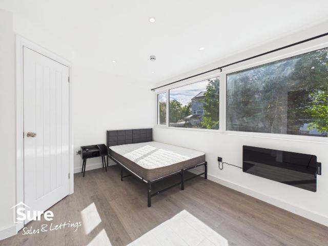 Room for rent in Grovehill, Pouchen End