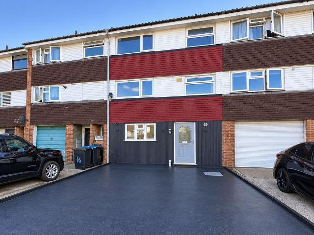 Apartment for rent in Grovehill, Pouchen End