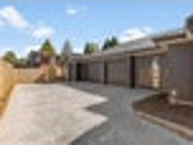 Townhouse for sale in Queenwood, Hamilton City