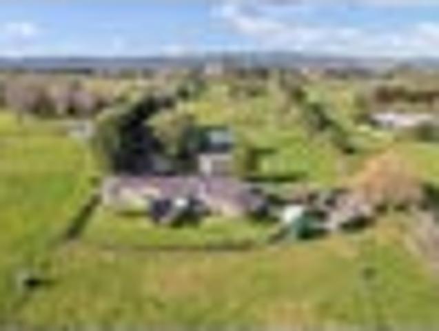 House for sale in Awhitu