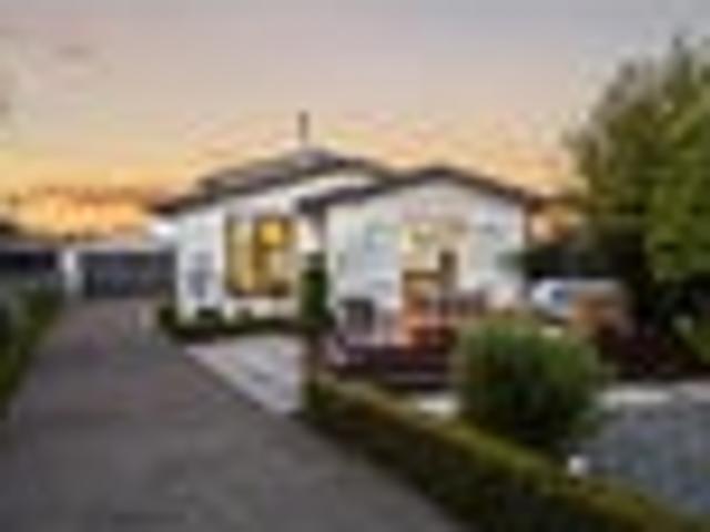 House for sale in Chaslands, Canterbury