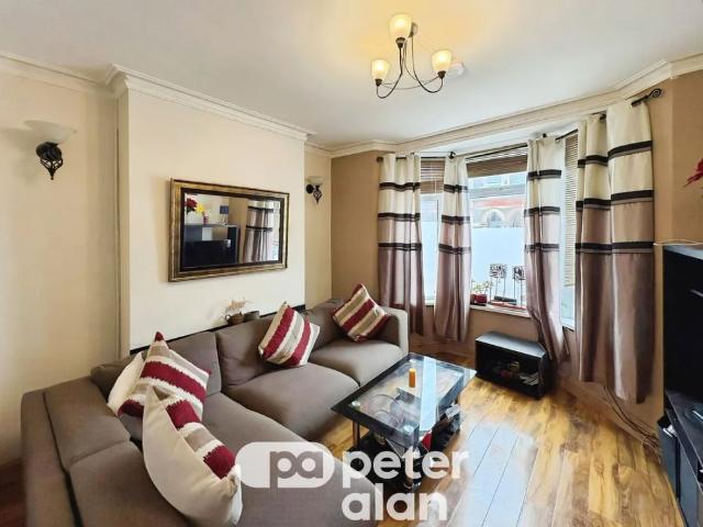 Studio for rent in Falcon Lodge, Wales