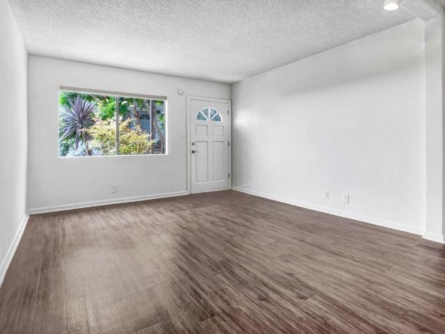 Apartment for rent in Van Ness, Los Angeles