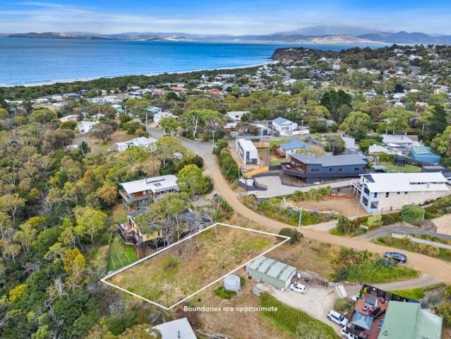 Land for sale in Dodges Ferry, Tasmania