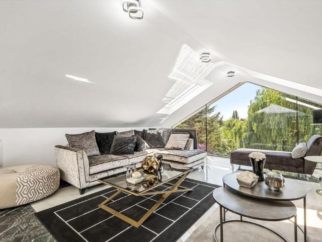 House for rent in Hadley Wood, Greater London