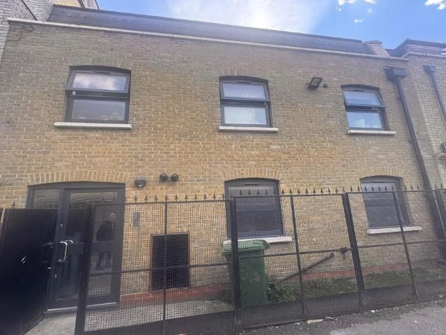 Apartment for rent in London Borough of Newham, Greater London