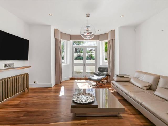 Apartment for rent in Belsize Park, Greater London