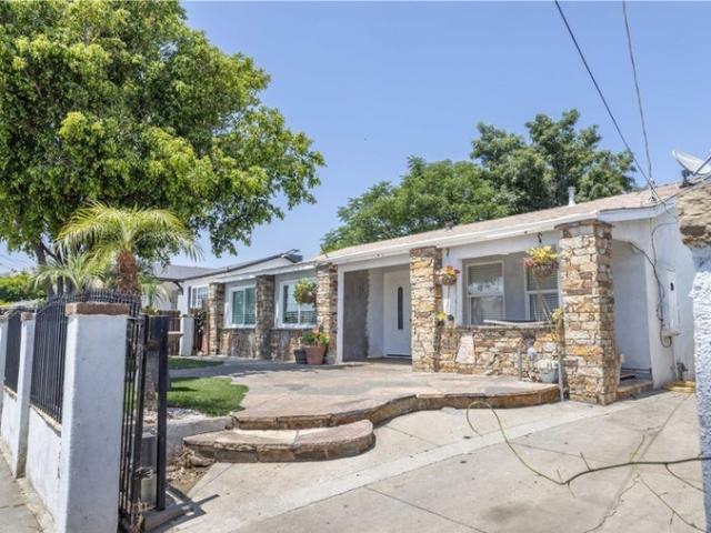 Room for rent in Sylmar Neighborhood Council District, Canoga Park