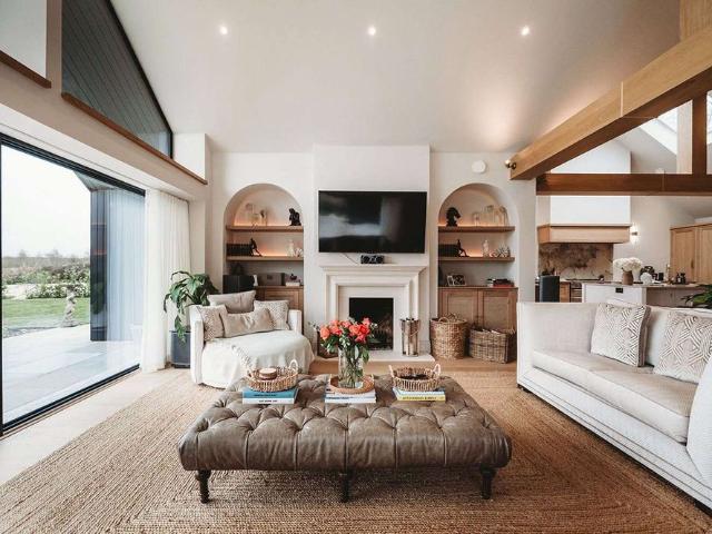 Apartment for rent in Beaconsfield, Penn Bottom