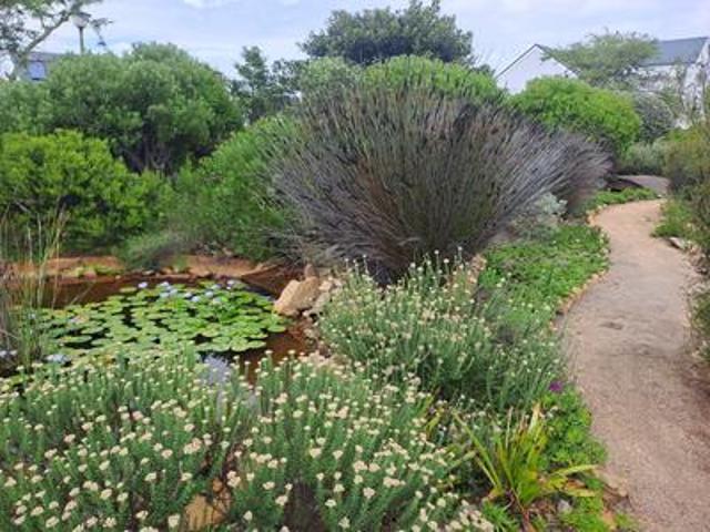 Apartment for sale in Baardskeerdersbos, Western Cape