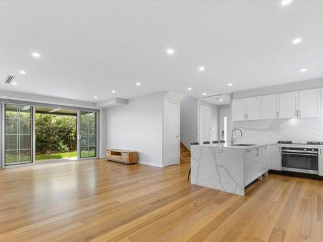 Townhouse for rent in Ferntree Gully, Melbourne