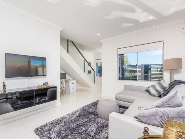 Townhouse for rent in Mount Hawthorn, Western Australia