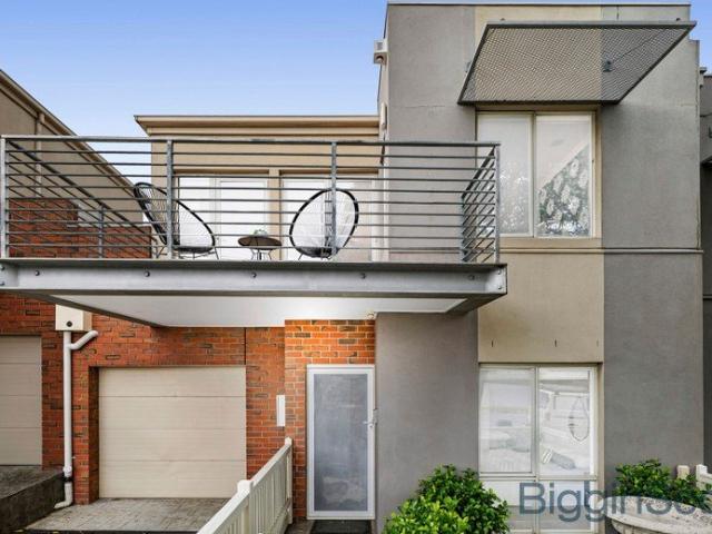 Townhouse for sale in Camerons Creek, Victoria