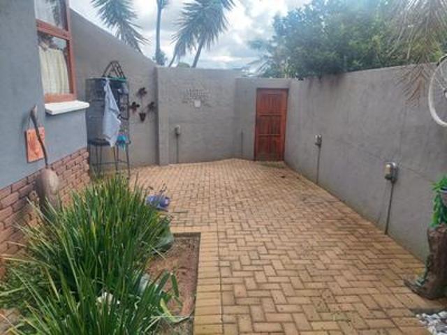 Townhouse for rent in Mohlakeng, Gauteng