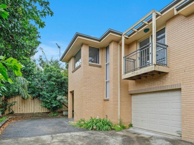 Townhouse for rent in Wollongong West, New South Wales