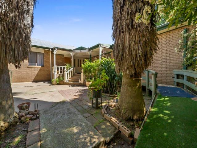 Cottage for sale in Swanpool