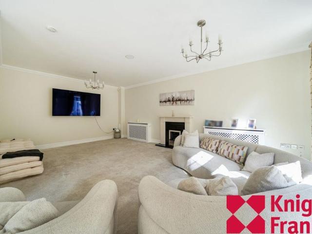 House for rent in Sunningdale, Windsor and Maidenhead