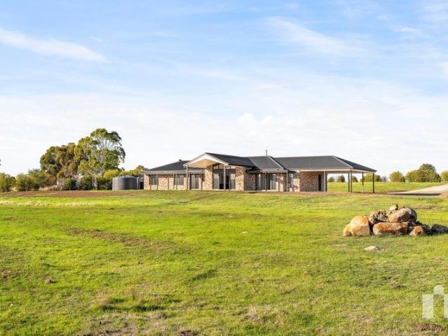 House for sale in Willowmavin, Victoria
